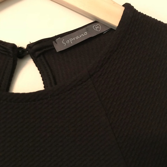 BEAUTIFUL BLACK DRESS - Picture 3 of 7